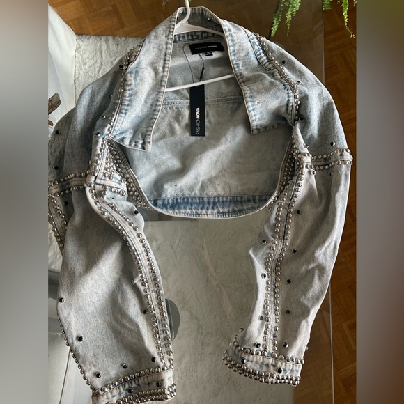 Fashion Nova, really cool, 80’s inspired bedazzled jean jacket, new with tags - Picture 4 of 6